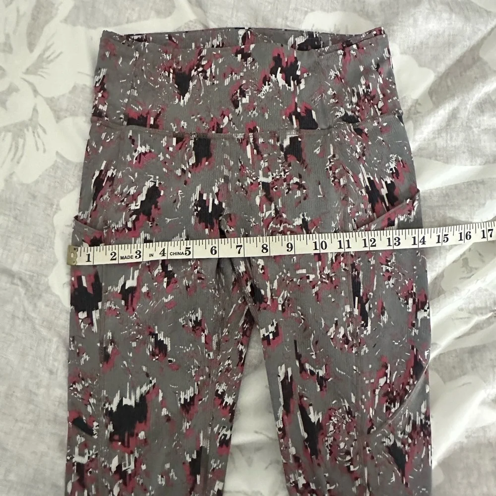 Lululemon Leggings Women’s 6 Gray Fast and Free High Rise Floral Flux 25” Tight